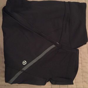 Black lululemon crops